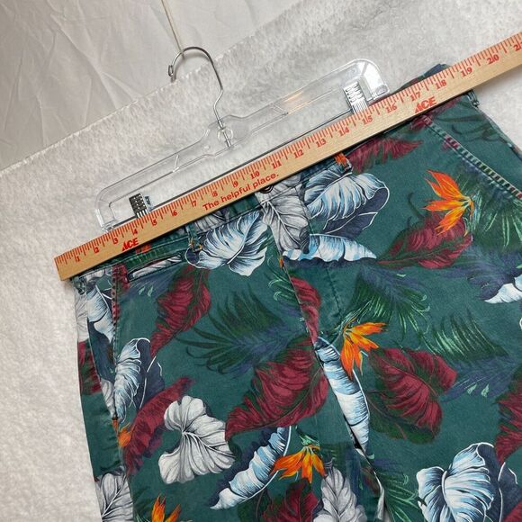 GAP Lived-In Shorts Hawaiian Tropical Floral Print Men’s 36 with 9” Inseam - Picture 3 of 11